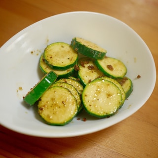 シンプル！美味！ズッキーニの炒め物